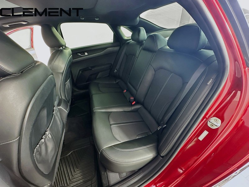 Kia K5 Vehicle Full-screen Gallery Image 32