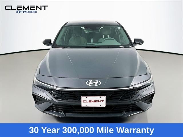 Hyundai Elantra Vehicle Image 02