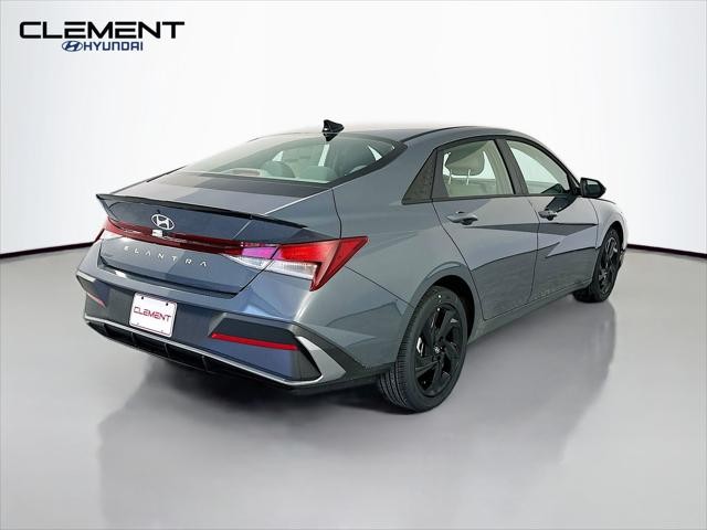 Hyundai Elantra Vehicle Image 06