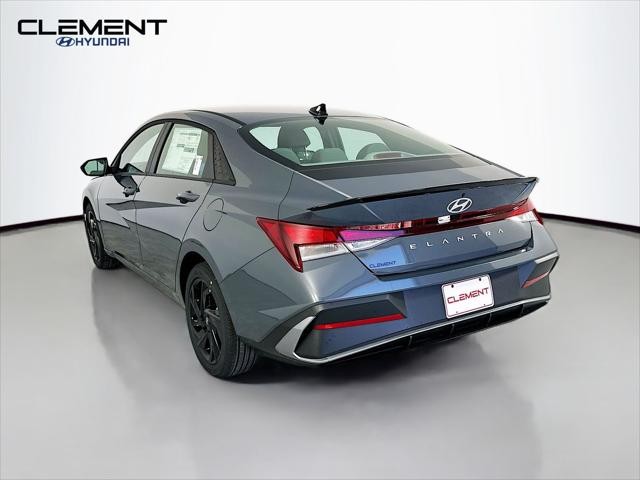 Hyundai Elantra Vehicle Image 08