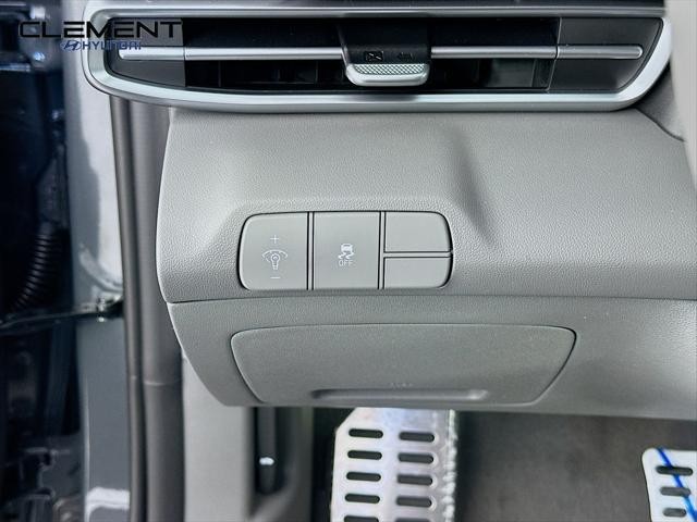 Hyundai Elantra Vehicle Image 12