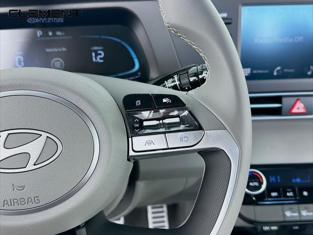 Hyundai Elantra Vehicle Image 15