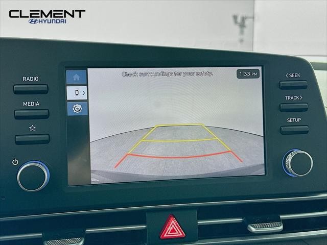 Hyundai Elantra Vehicle Image 18