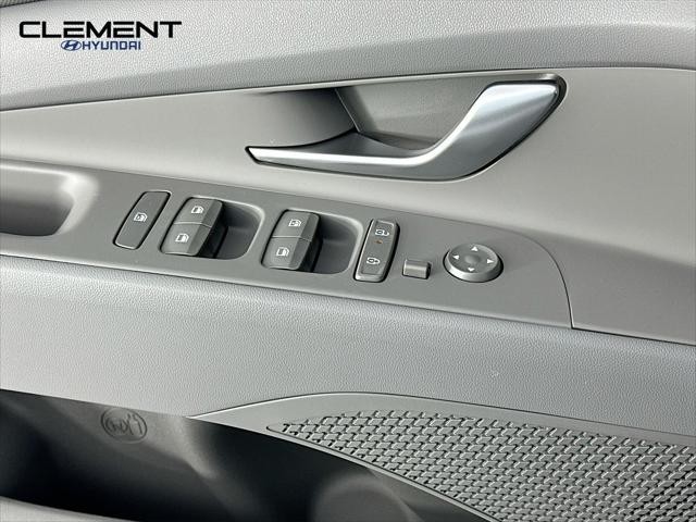 Hyundai Elantra Vehicle Image 21