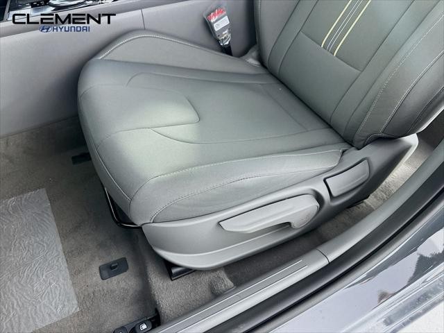 Hyundai Elantra Vehicle Image 23