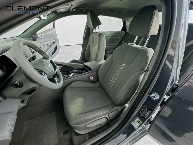 Hyundai Elantra Vehicle Image 24