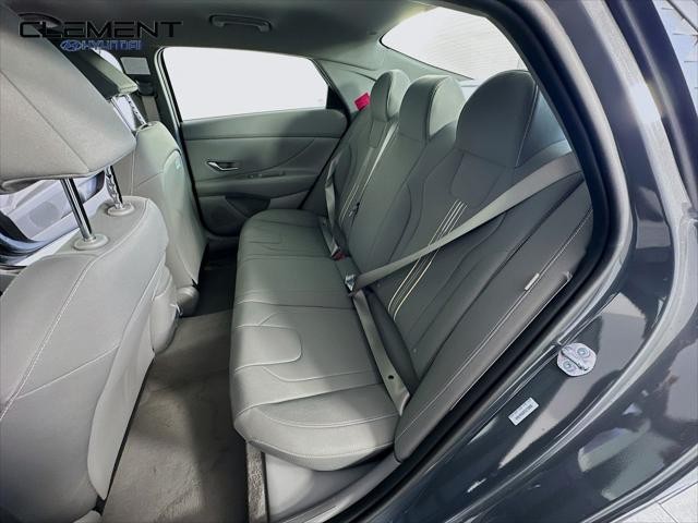 Hyundai Elantra Vehicle Image 26