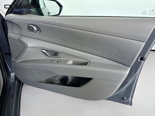 Hyundai Elantra Vehicle Image 29
