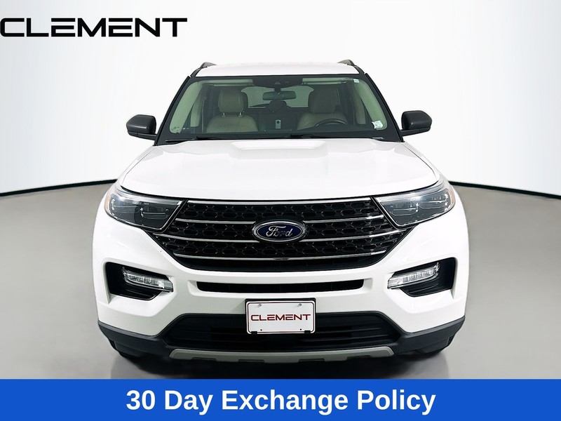 Ford Explorer Vehicle Full-screen Gallery Image 3