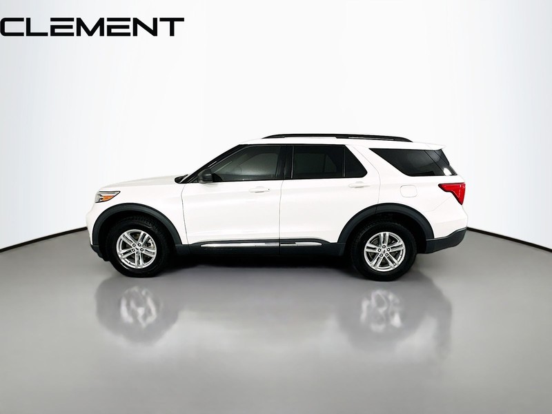 Ford Explorer Vehicle Full-screen Gallery Image 6