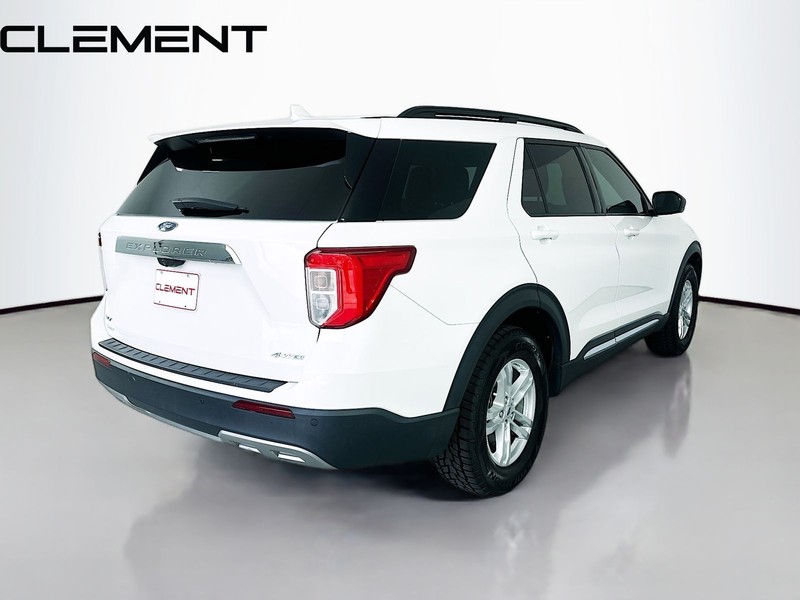 Ford Explorer Vehicle Full-screen Gallery Image 7