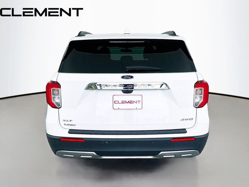 Ford Explorer Vehicle Full-screen Gallery Image 8