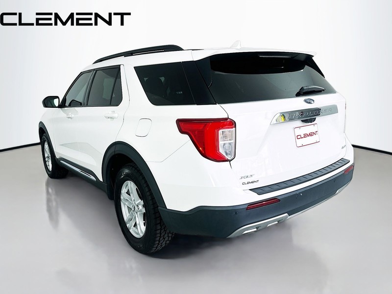 Ford Explorer Vehicle Full-screen Gallery Image 10