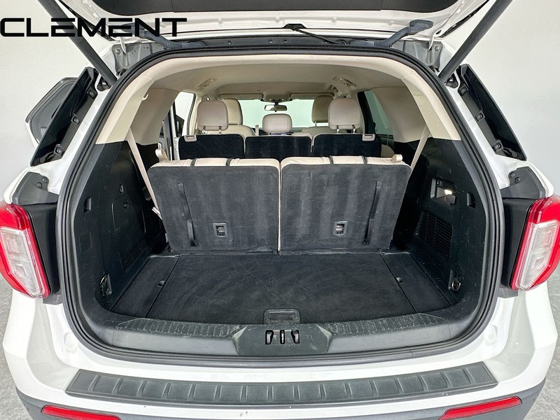 Ford Explorer Vehicle Full-screen Gallery Image 11