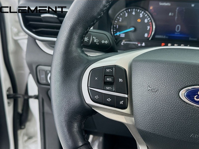 Ford Explorer Vehicle Full-screen Gallery Image 15