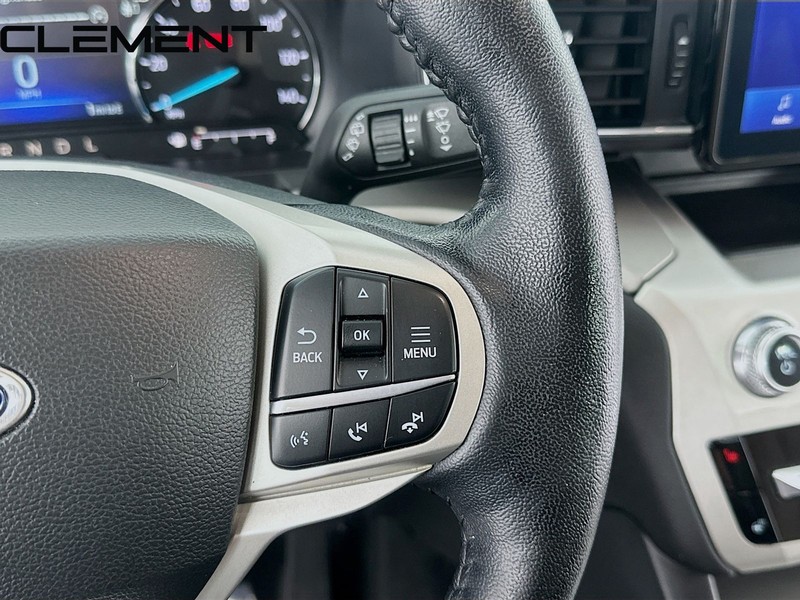 Ford Explorer Vehicle Full-screen Gallery Image 17