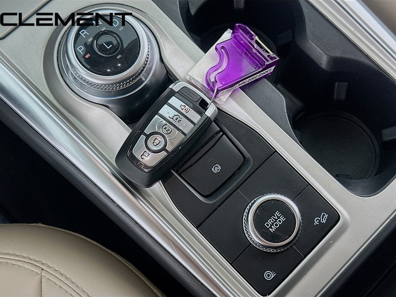 Ford Explorer Vehicle Full-screen Gallery Image 24