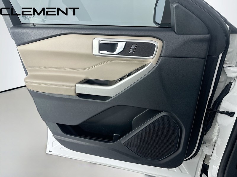 Ford Explorer Vehicle Full-screen Gallery Image 27