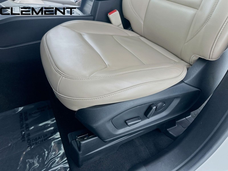 Ford Explorer Vehicle Full-screen Gallery Image 28