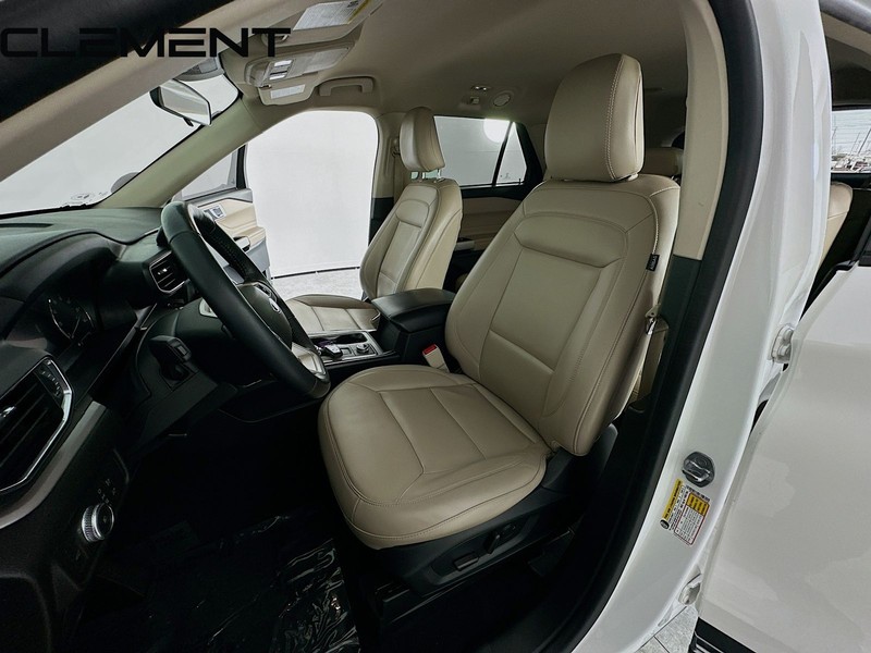 Ford Explorer Vehicle Full-screen Gallery Image 29