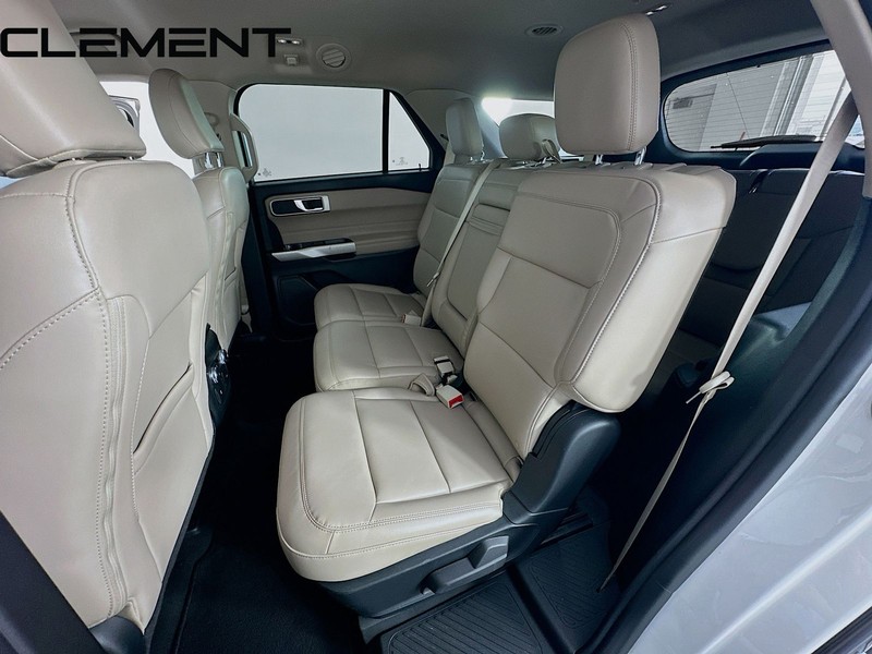 Ford Explorer Vehicle Full-screen Gallery Image 32