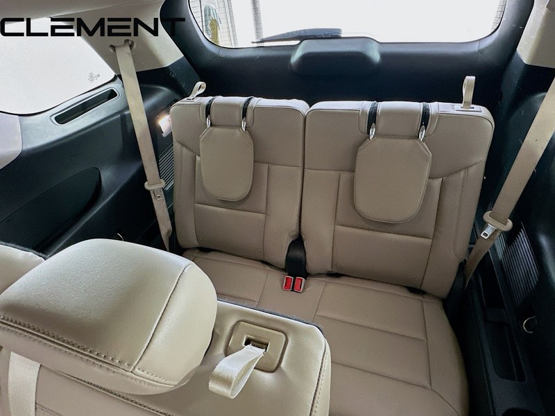 Ford Explorer Vehicle Full-screen Gallery Image 33