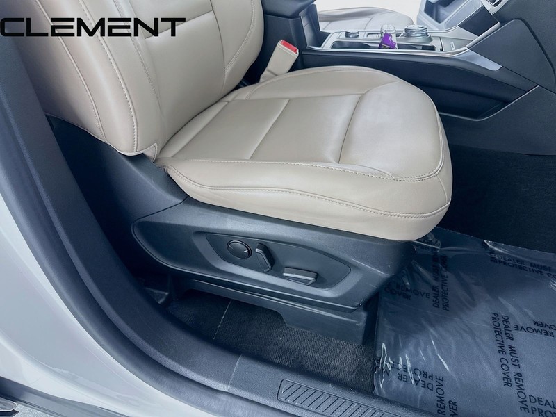 Ford Explorer Vehicle Full-screen Gallery Image 35