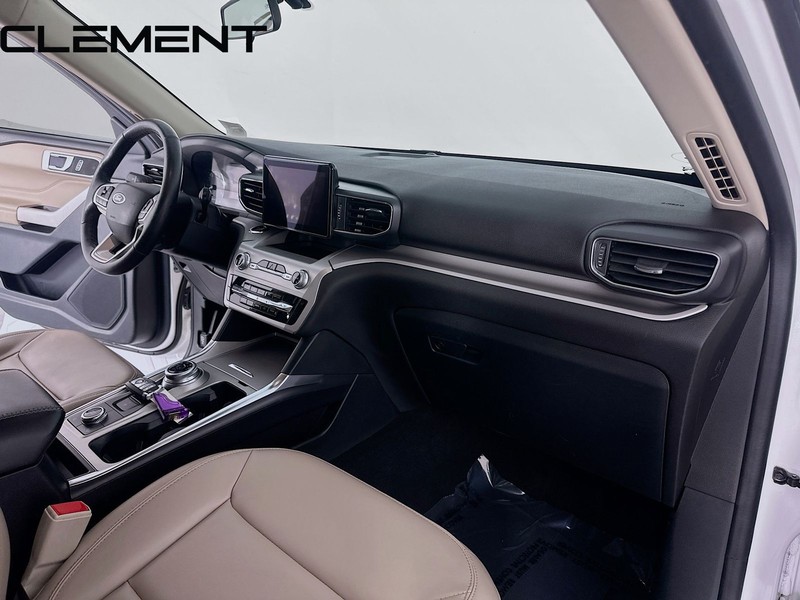 Ford Explorer Vehicle Full-screen Gallery Image 36