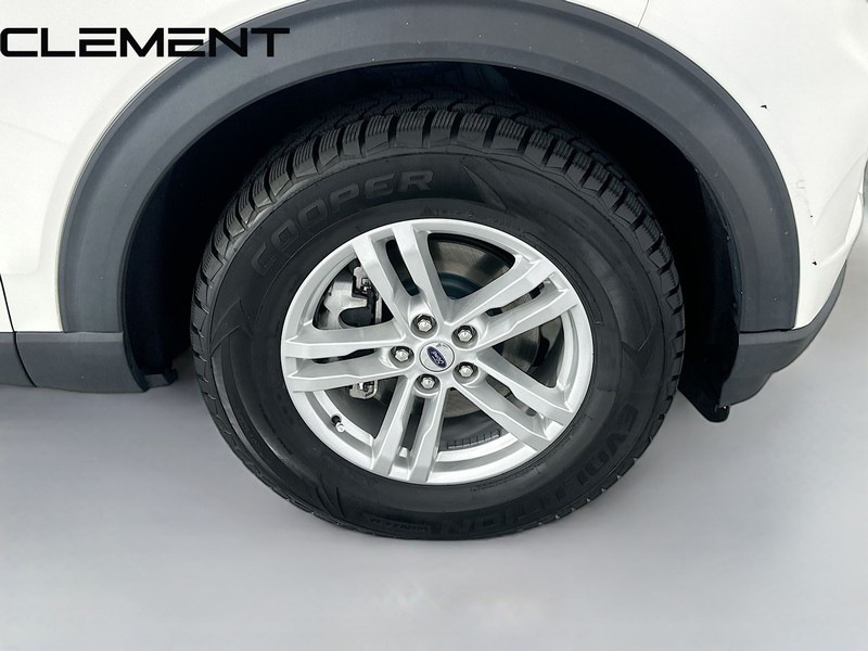 Ford Explorer Vehicle Full-screen Gallery Image 38