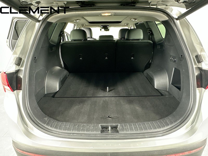 Hyundai Santa Fe Vehicle Full-screen Gallery Image 11