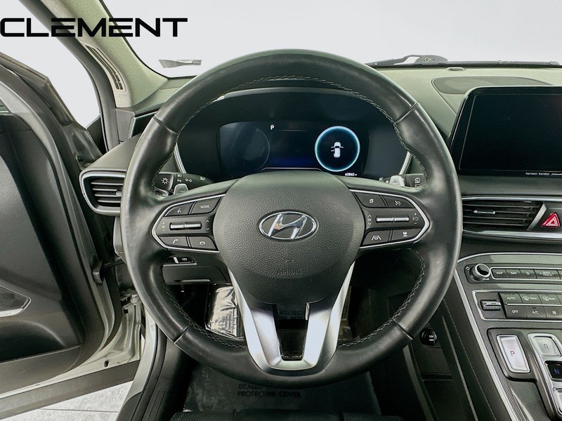 Hyundai Santa Fe Vehicle Full-screen Gallery Image 14