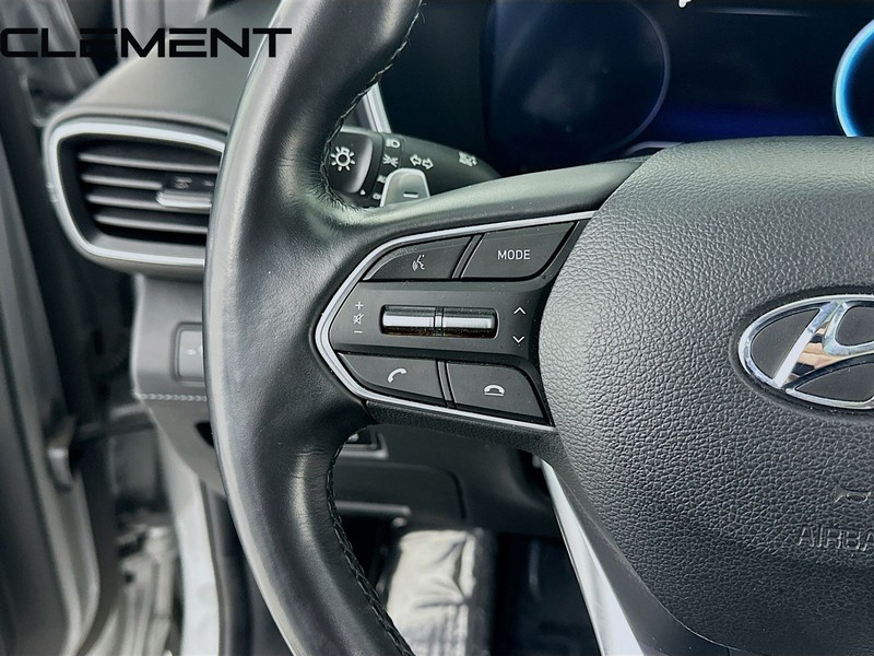 Hyundai Santa Fe Vehicle Full-screen Gallery Image 15