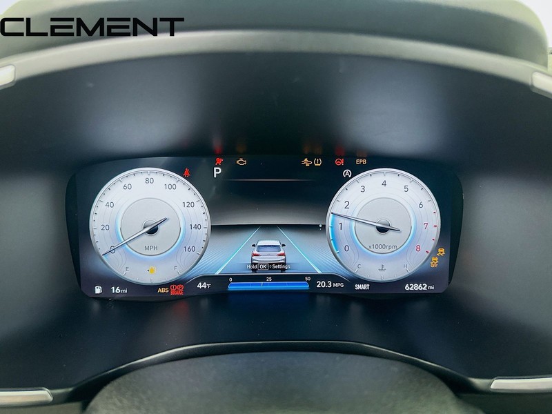 Hyundai Santa Fe Vehicle Full-screen Gallery Image 18