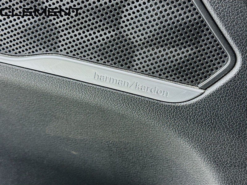 Hyundai Santa Fe Vehicle Full-screen Gallery Image 27