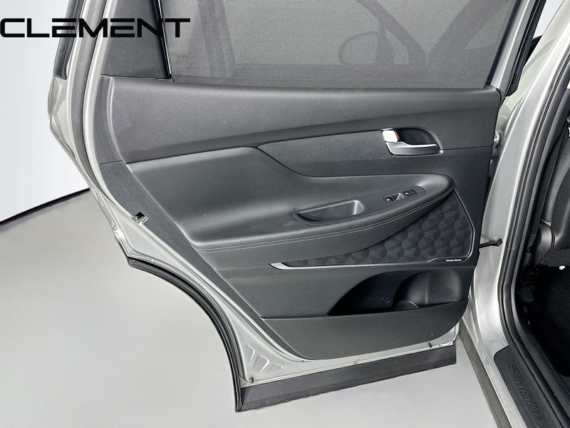 Hyundai Santa Fe Vehicle Full-screen Gallery Image 33