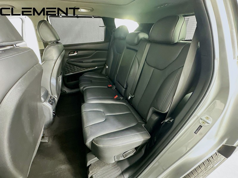 Hyundai Santa Fe Vehicle Full-screen Gallery Image 34