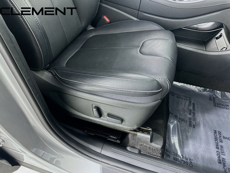 Hyundai Santa Fe Vehicle Full-screen Gallery Image 35