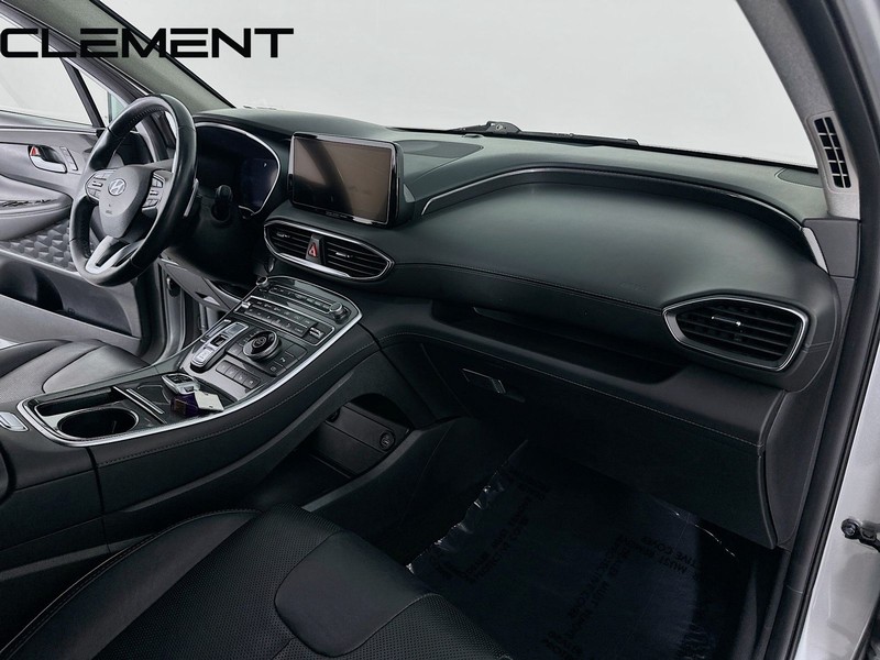 Hyundai Santa Fe Vehicle Full-screen Gallery Image 36