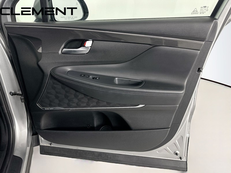 Hyundai Santa Fe Vehicle Full-screen Gallery Image 37