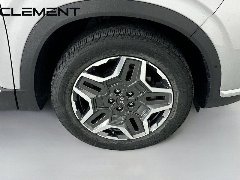 Hyundai Santa Fe Vehicle Full-screen Gallery Image 38