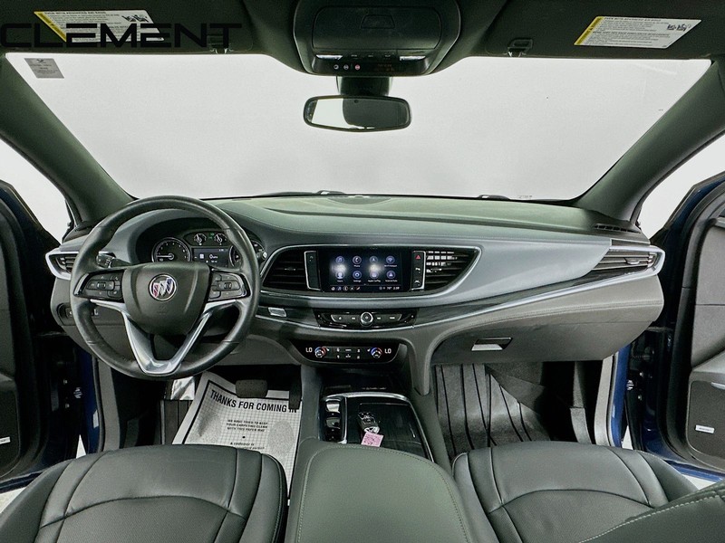 Buick Enclave Vehicle Full-screen Gallery Image 12