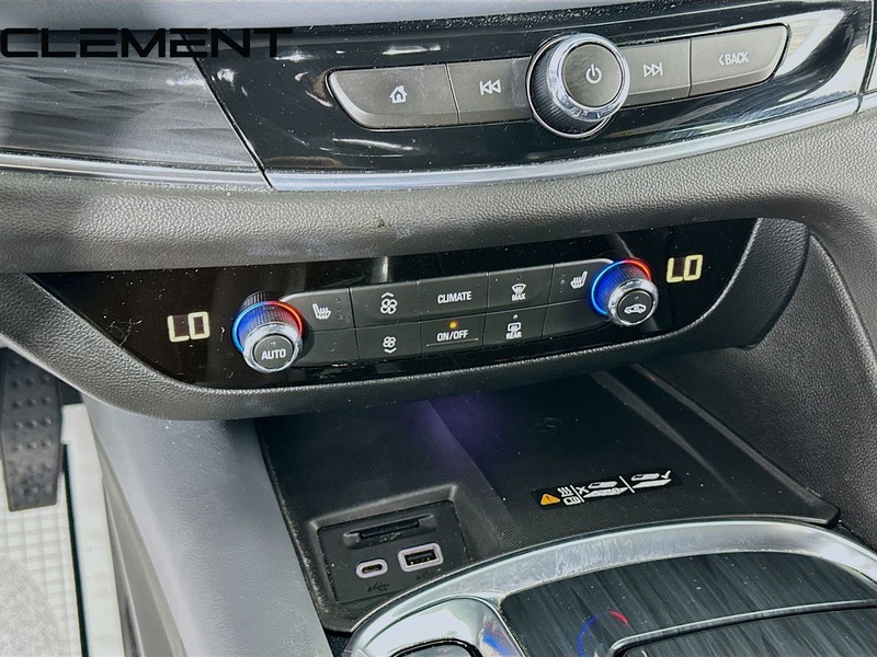 Buick Enclave Vehicle Full-screen Gallery Image 22