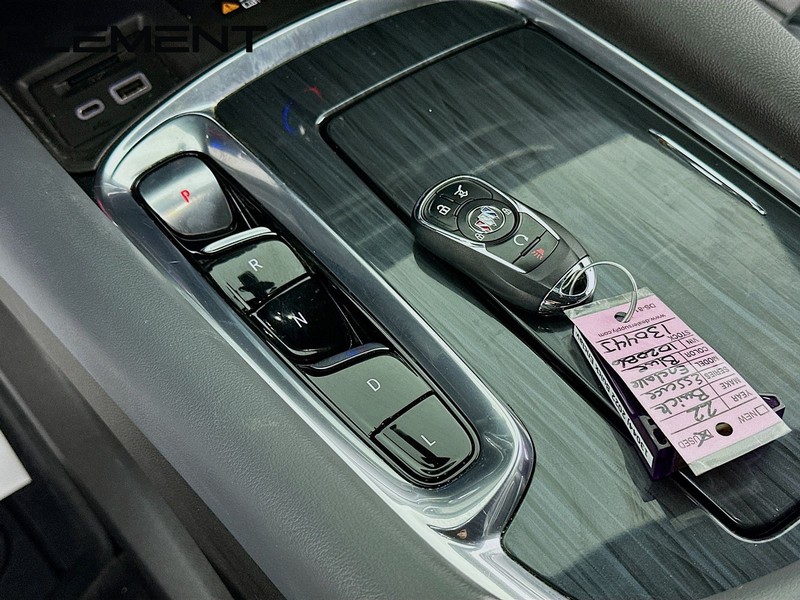 Buick Enclave Vehicle Full-screen Gallery Image 24