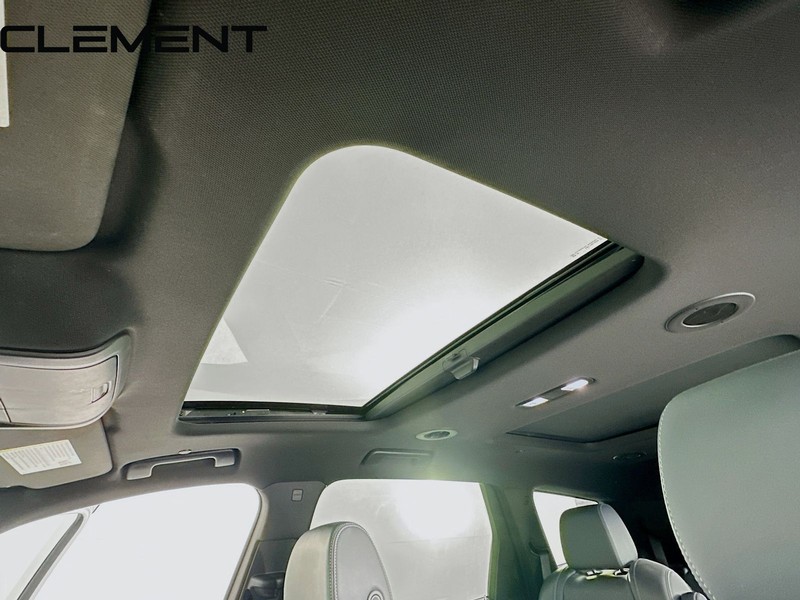 Buick Enclave Vehicle Full-screen Gallery Image 25