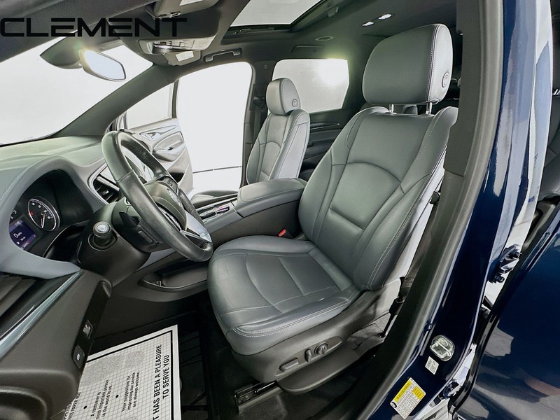 Buick Enclave Vehicle Full-screen Gallery Image 32