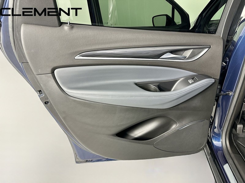 Buick Enclave Vehicle Full-screen Gallery Image 33