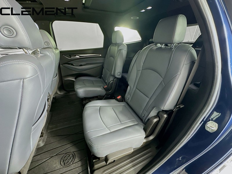 Buick Enclave Vehicle Full-screen Gallery Image 34