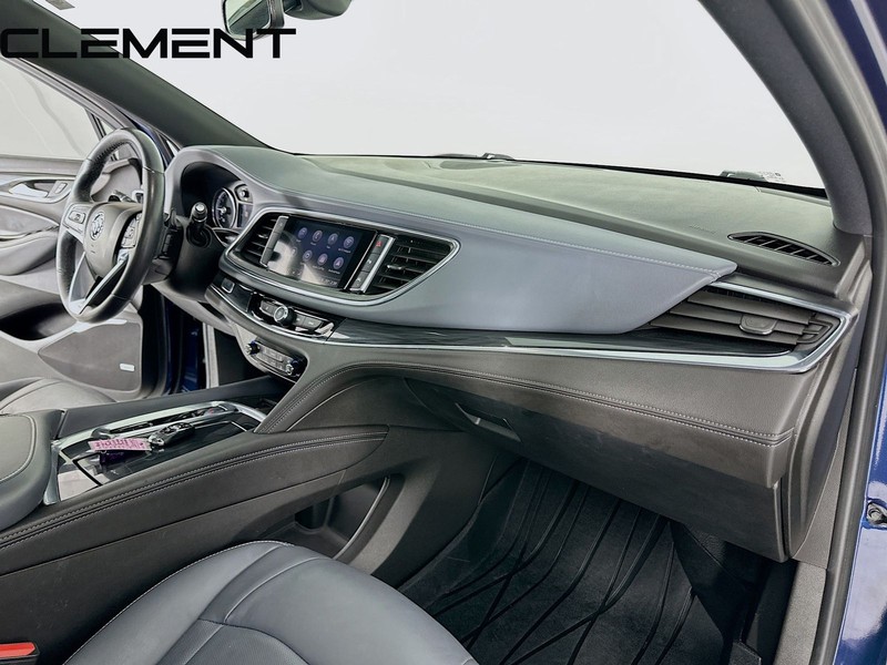 Buick Enclave Vehicle Full-screen Gallery Image 38