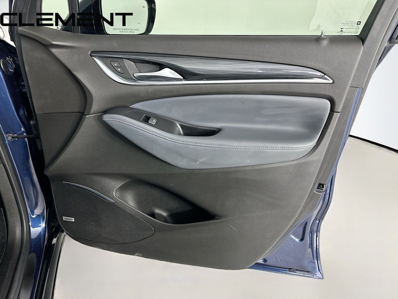 Buick Enclave Vehicle Full-screen Gallery Image 39