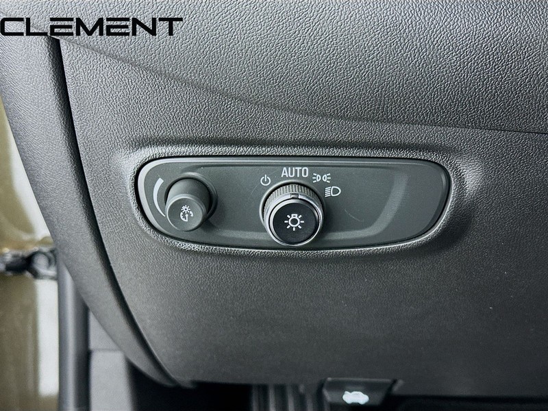 Chevrolet Equinox Vehicle Full-screen Gallery Image 13